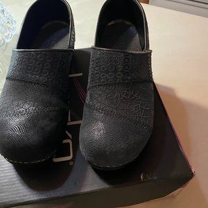 Sanita Professional Anabelle Clog Printed Suede Shoes Navy Blue Size 41/size 10